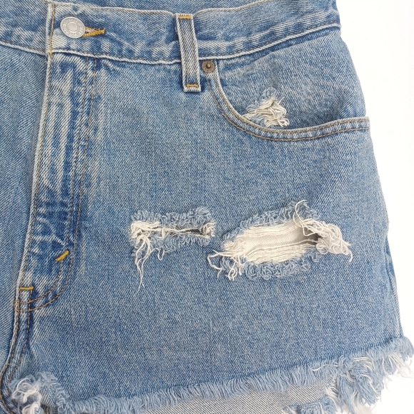 Levis 550 Sz 12 High-Rise Distressed 100% Cotton Cut Off Denim Shorts - Picture 7 of 13